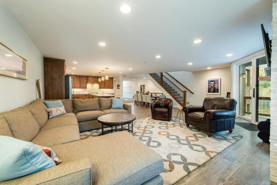 Snowcap Lodge Spacious Townhome with Hot Tub House in Park City