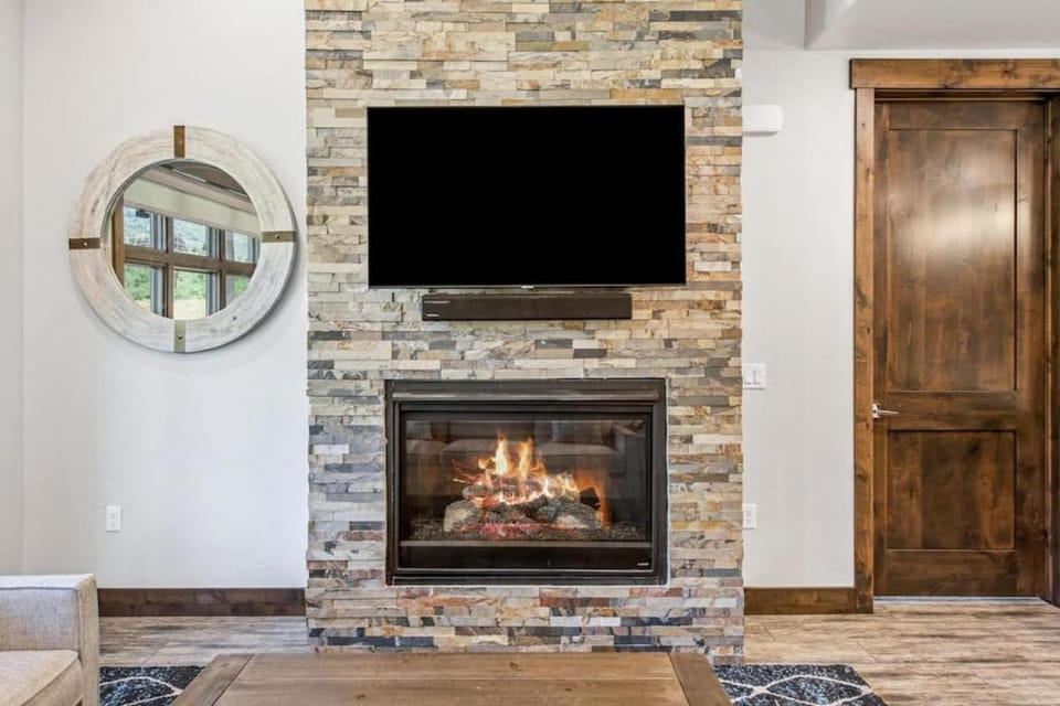 Powder Inn Luxury Condo Near Canyons Village House in Wasatch County