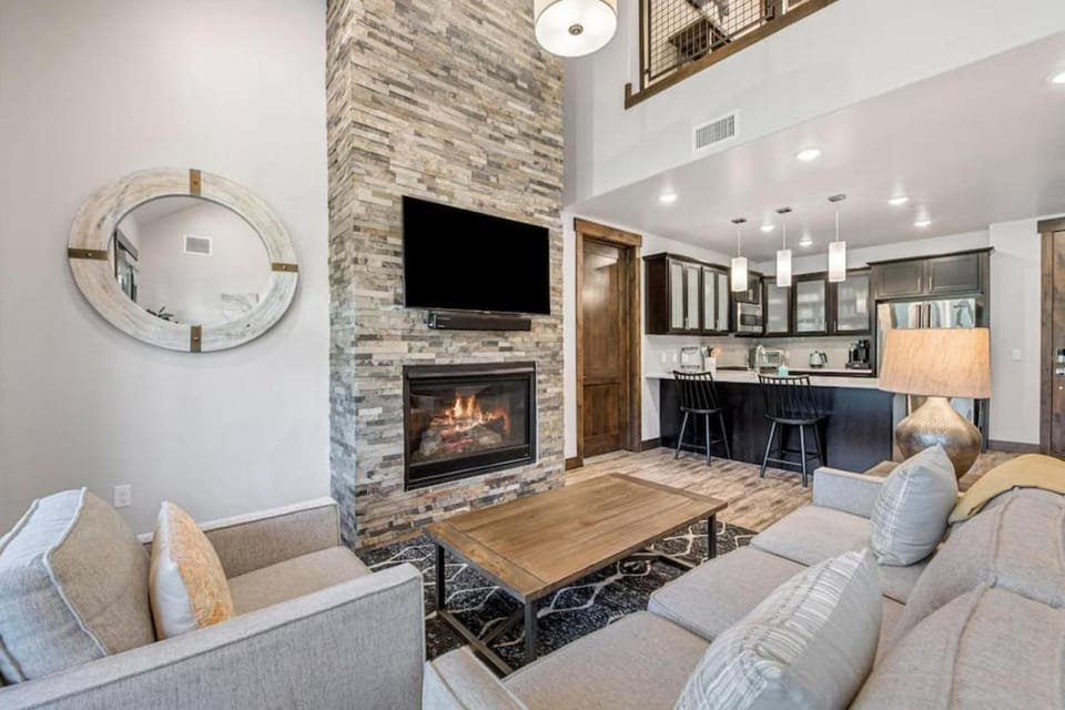 Powder Inn Luxury Condo Near Canyons Village House in Wasatch County