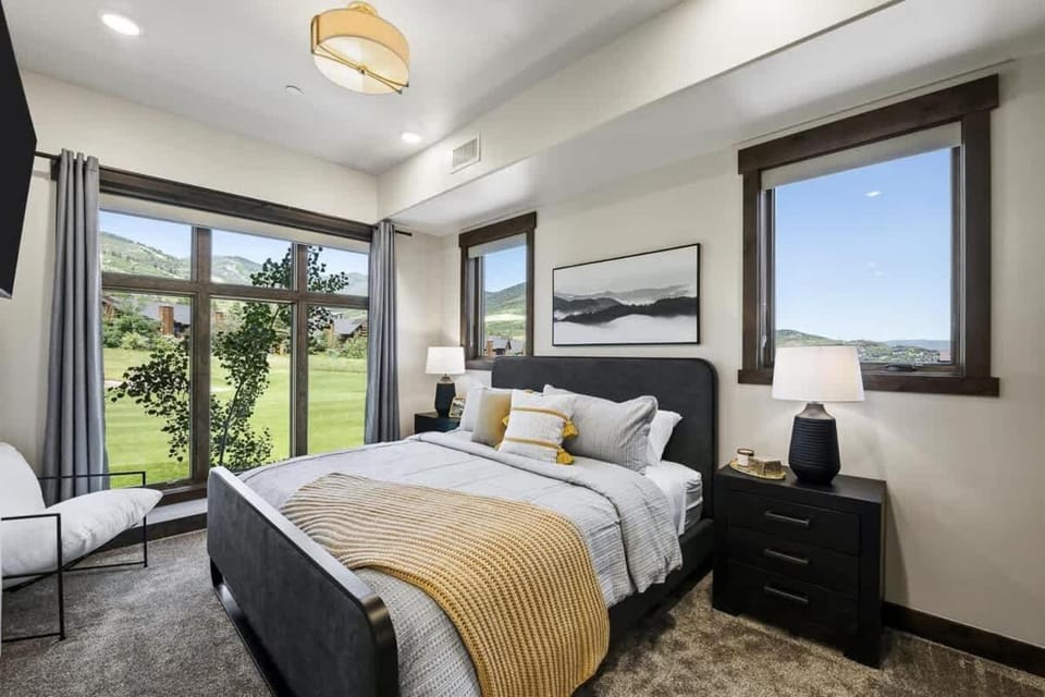 Mayas Ski and Golf Home Mountain Views Pool Hot Tub House in Wasatch County