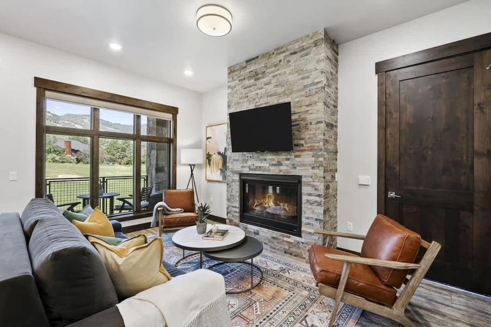 Mayas Ski and Golf Home Mountain Views Pool Hot Tub House in Wasatch County