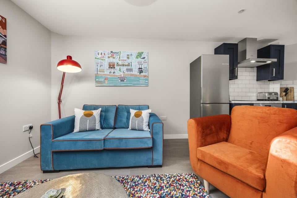 Kitchen or kitchenette, Living room, Seating area