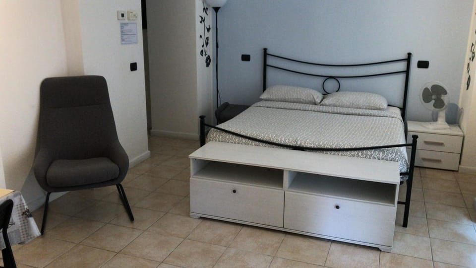 Bed, fireplace, internet, microwave, air conditioner