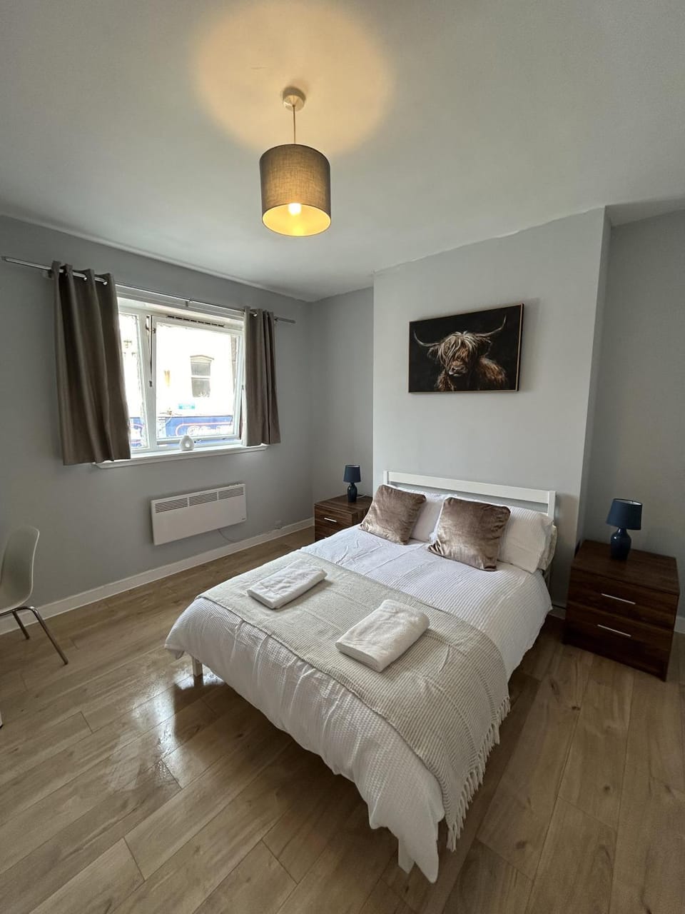 Bed, Bedroom, towels