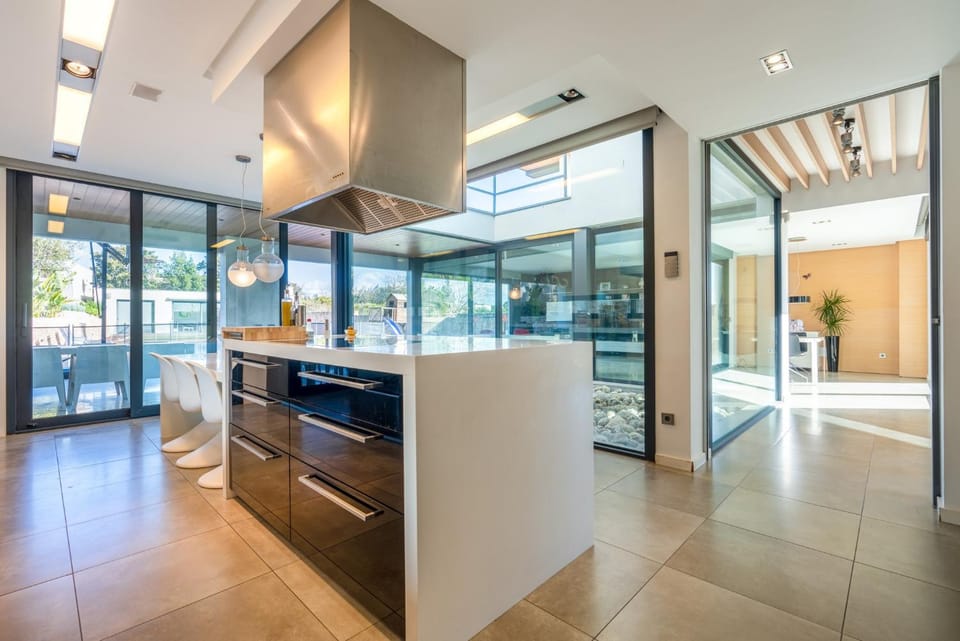 Property building, Kitchen or kitchenette, Living room