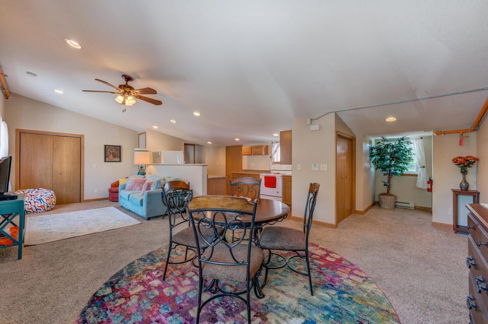 Living room, Dining area