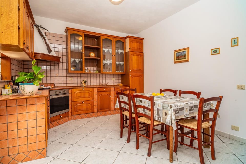 Property building, Kitchen or kitchenette, Living room