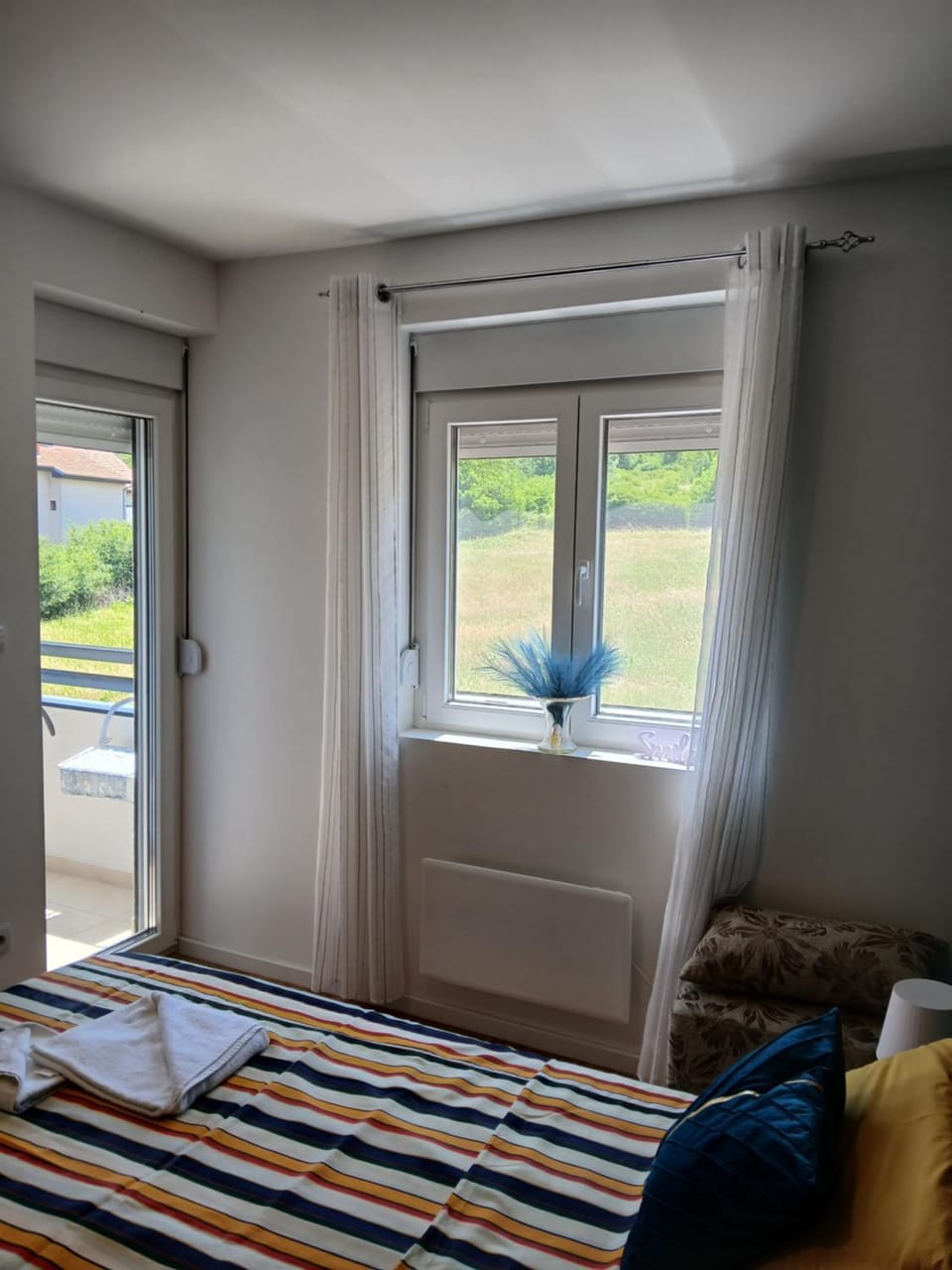 Bedroom, Mountain view