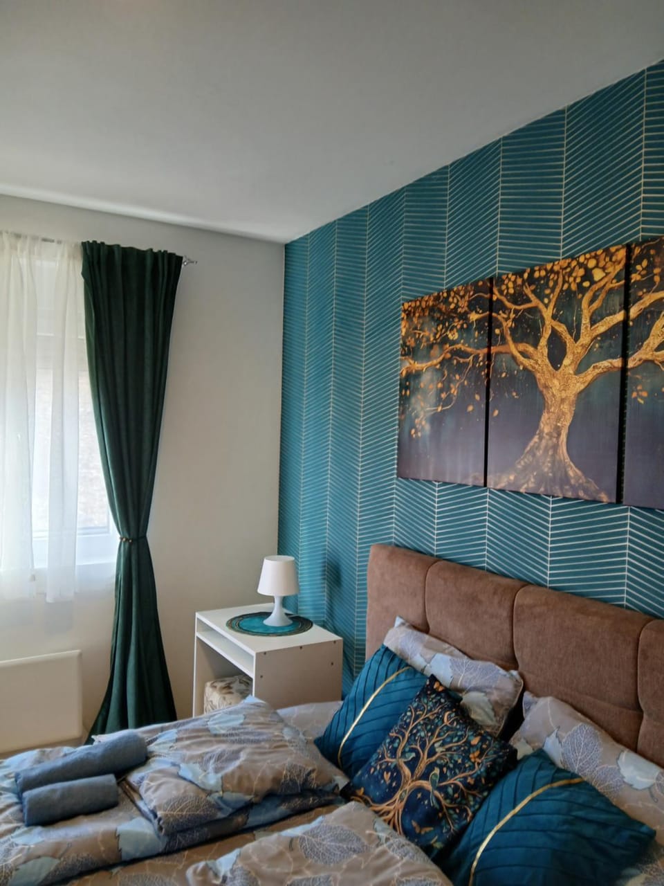 Bed, Bedroom, towels