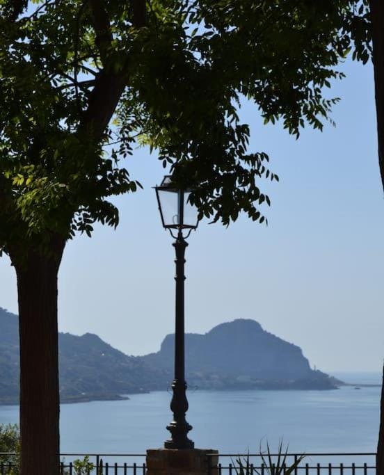 Four Seasons Spring Room Apartment in Sicily