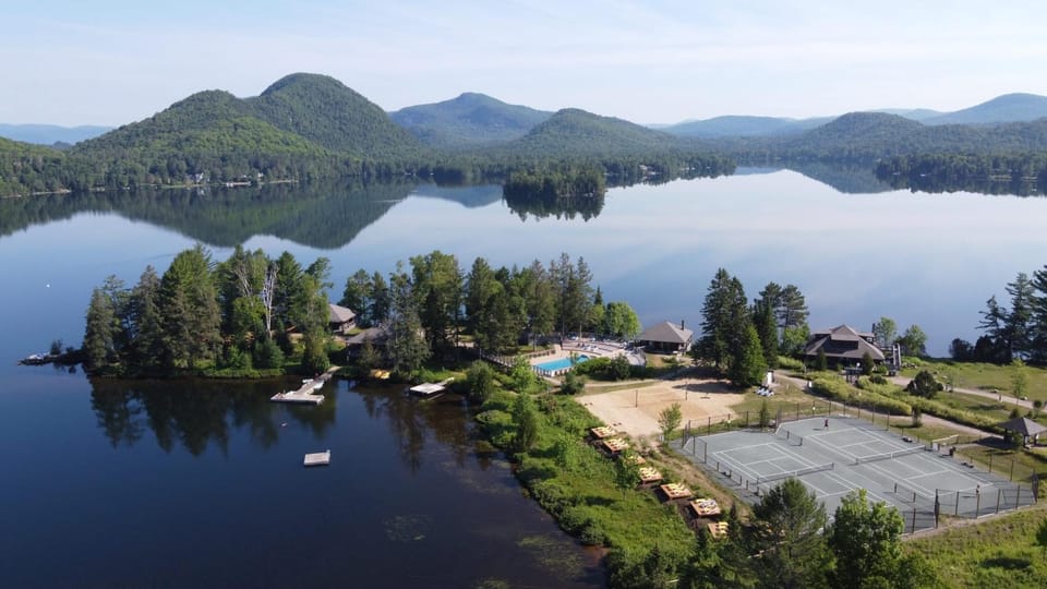 Lakefront Mountain View - Resort Loft House in Ontario