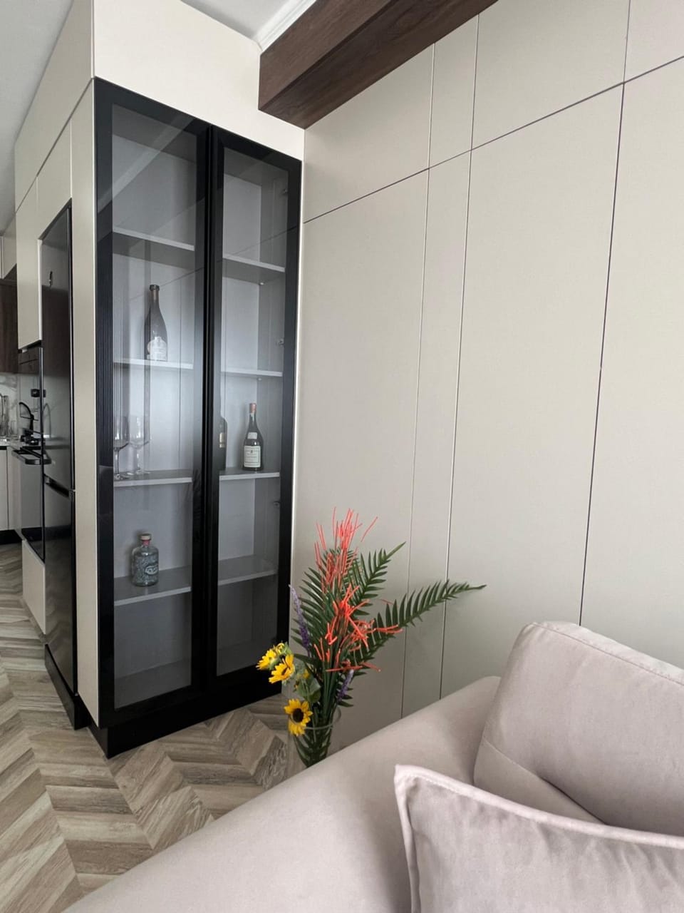 Kitchen or kitchenette, Living room, Seating area, minibar