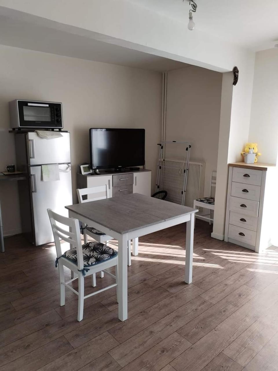 Studio dans immeuble tranquille Apartment in Lisieux