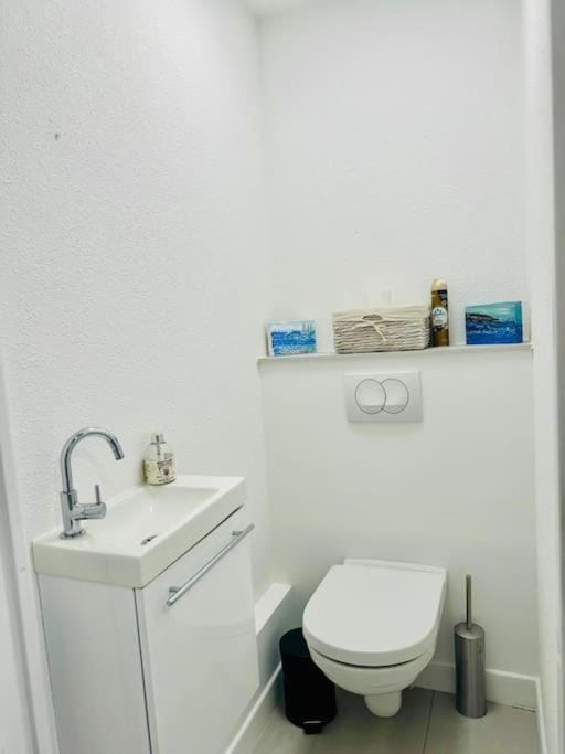 Modern Bright Cannes Apt 2 min walk to the Beach Apartment in Cannes