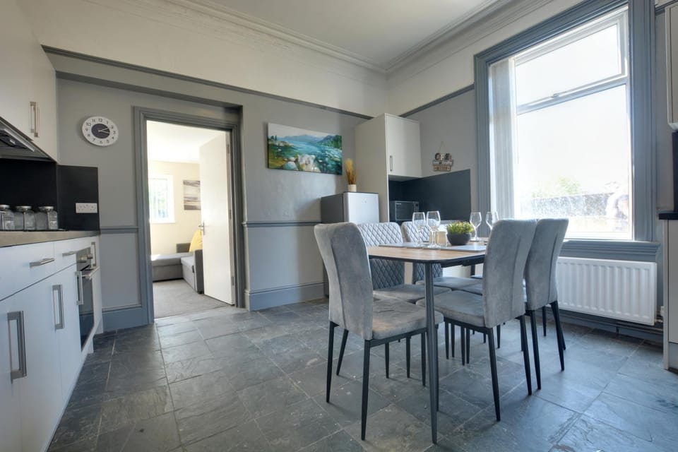 Kitchen or kitchenette, Kitchen or kitchenette