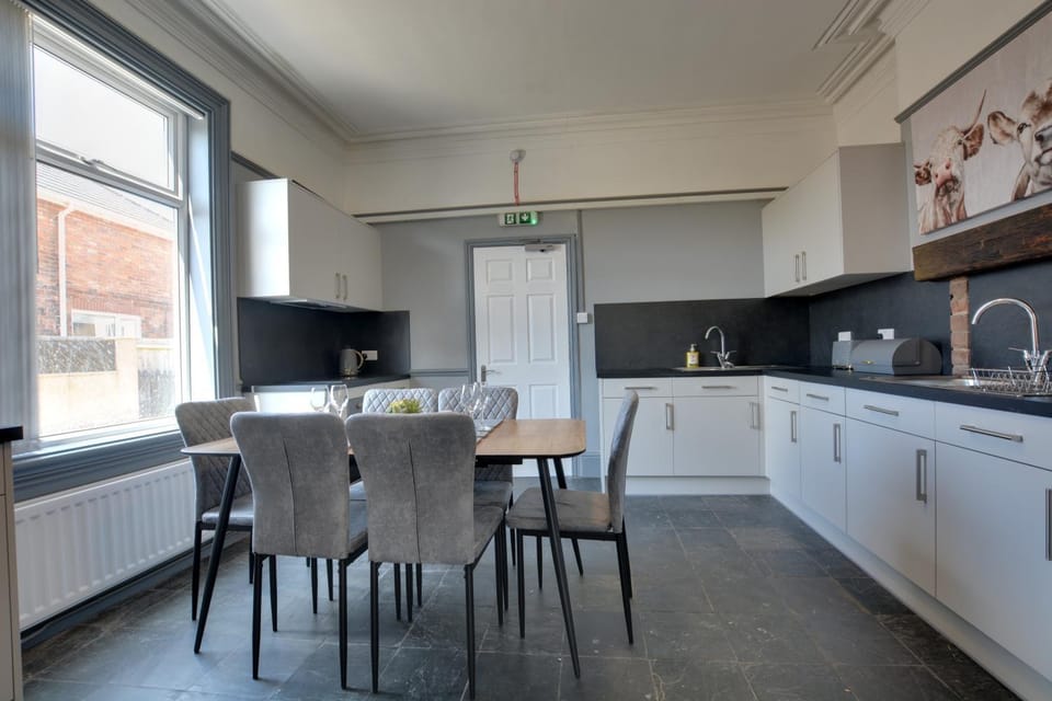 Kitchen or kitchenette, Kitchen or kitchenette