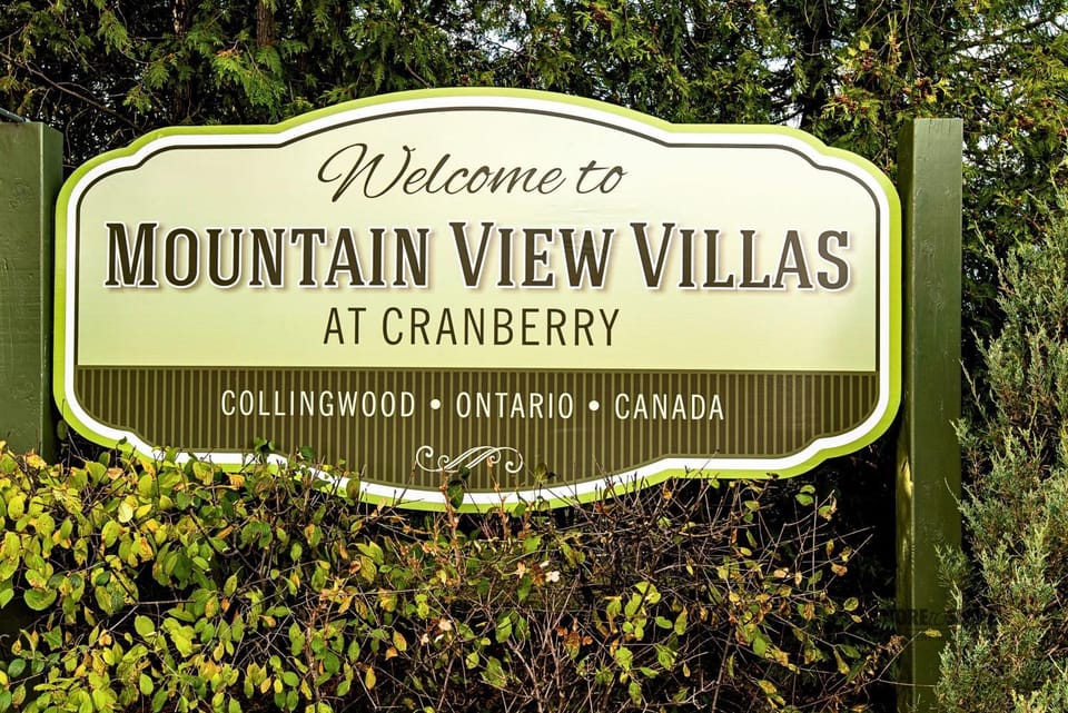 Mountain View Villas One Bed Loft Suite House in Collingwood