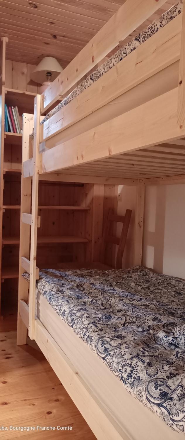 Bedroom, bunk bed
