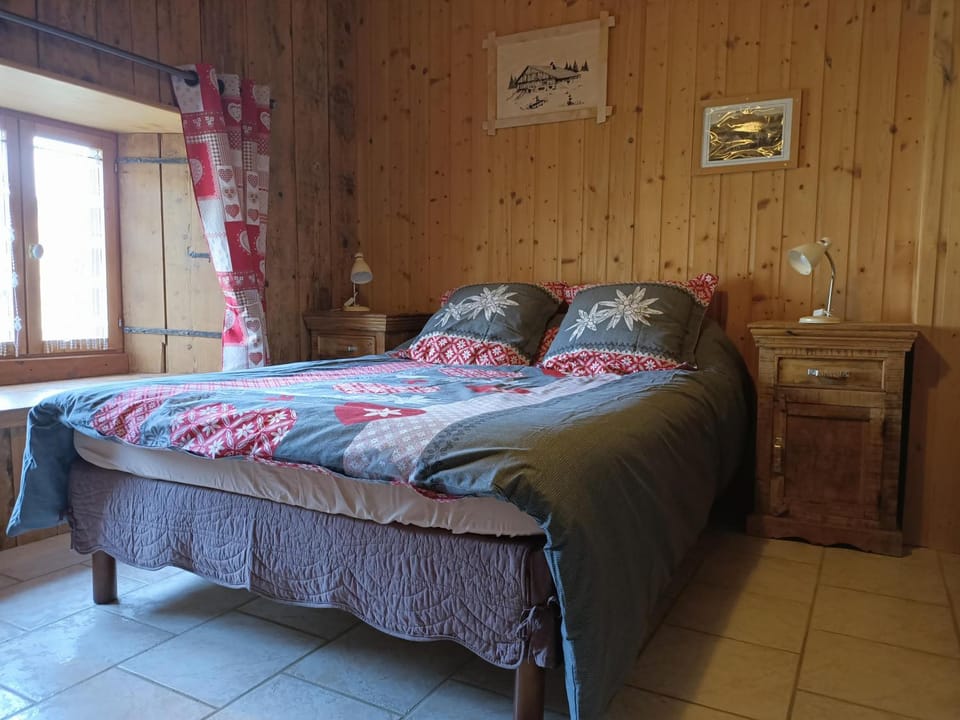 Bed, Photo of the whole room