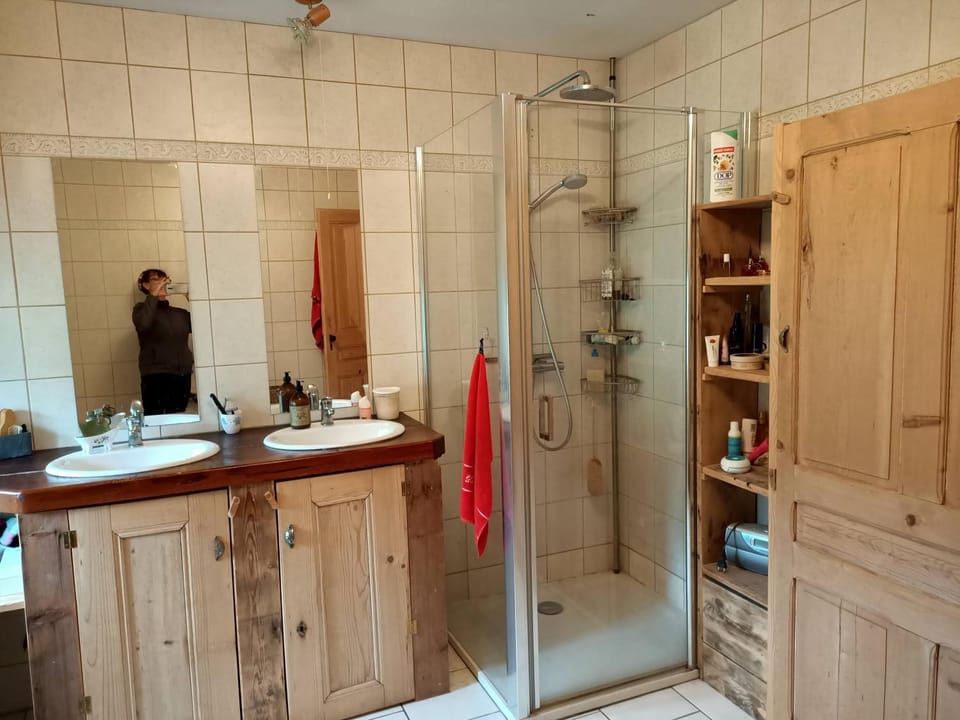 Shower, Bathroom, towels, wardrobe