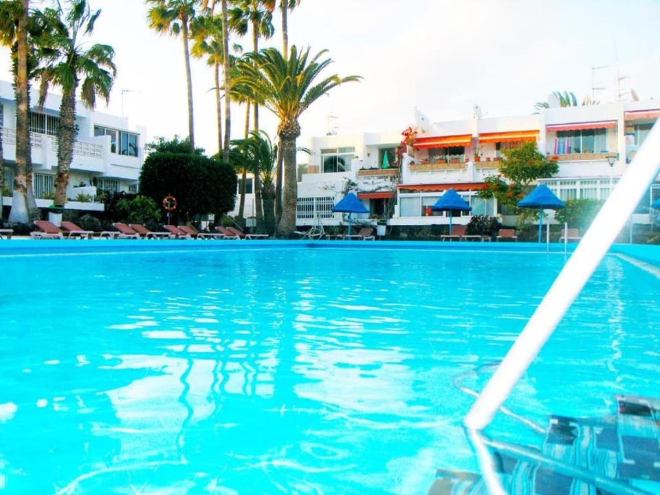 Balcony/Terrace, Pool view, Swimming pool, sunbed