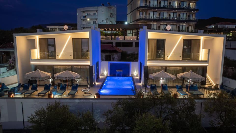 Property building, Balcony/Terrace, Swimming pool