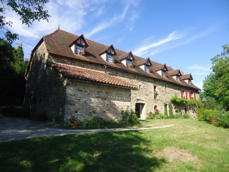 Property building, Garden, Parking