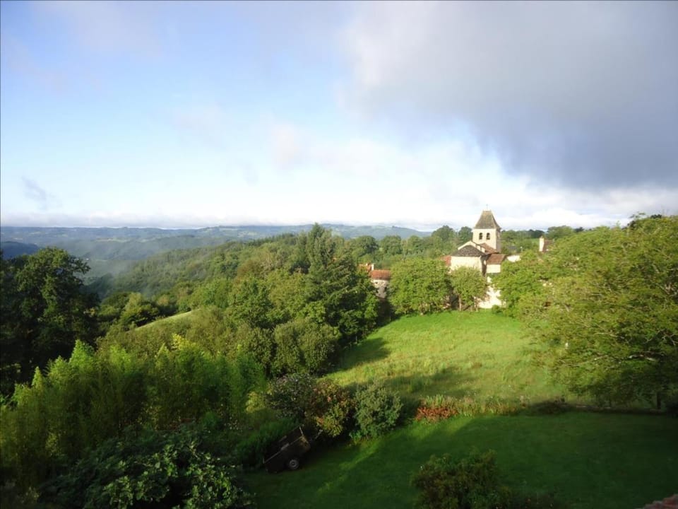 Nearby landmark, Natural landscape, Mountain view