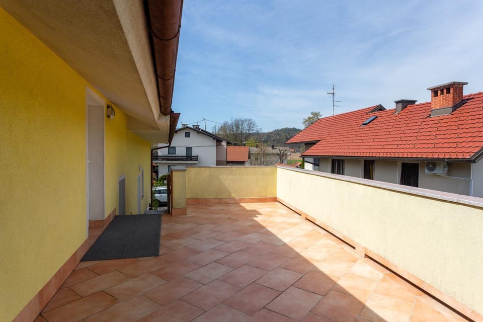 Property building, Patio, Day, Balcony/Terrace