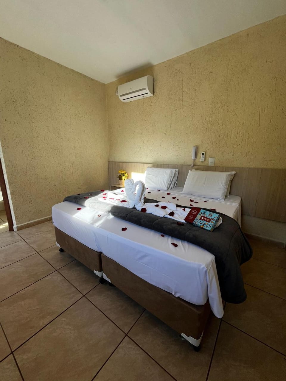 Bed, Photo of the whole room, Bedroom, towels, air conditioner