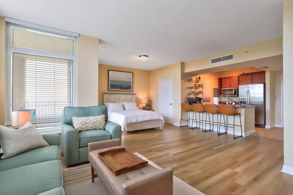 Studio with rooftop pool in Boynton Beach House in Boynton Beach