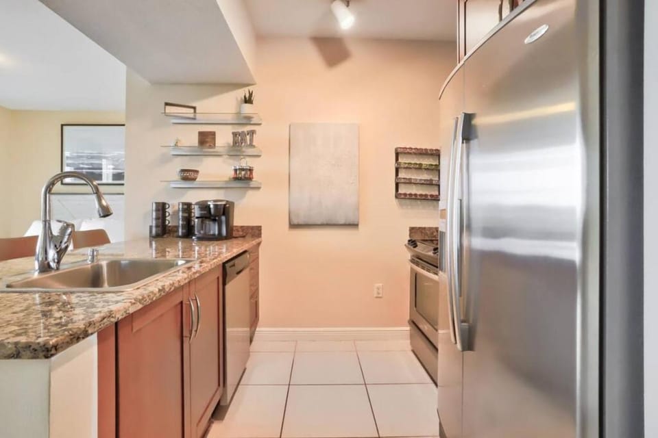 Studio with rooftop pool in Boynton Beach House in Boynton Beach