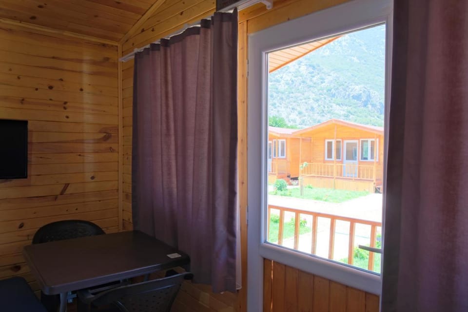 Communal lounge/ TV room, Day, Natural landscape, TV and multimedia, Mountain view