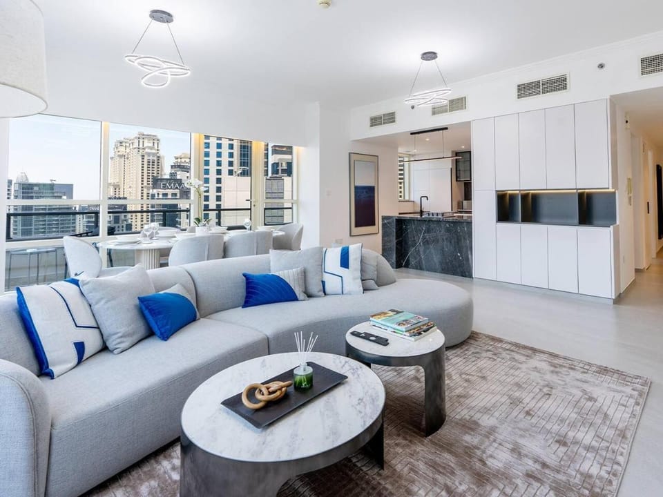 TV and multimedia, Kitchen or kitchenette, Living room, Seating area, Dining area