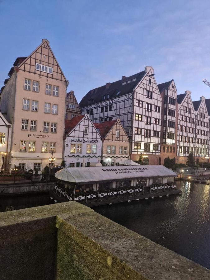 Nearby landmark, View (from property/room), City view, River view