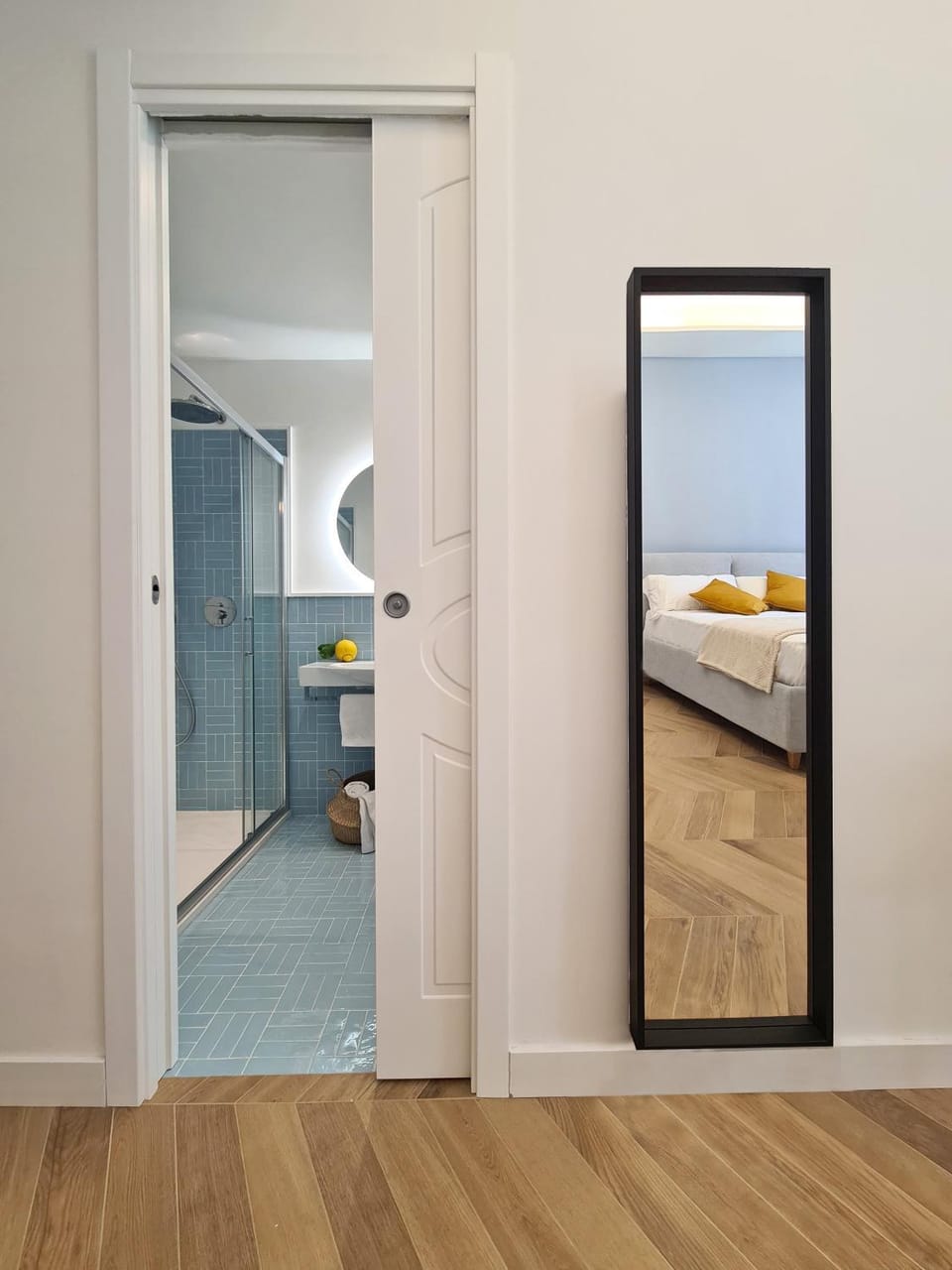 Bed, Bathroom, Photo of the whole room, Bedroom, towels