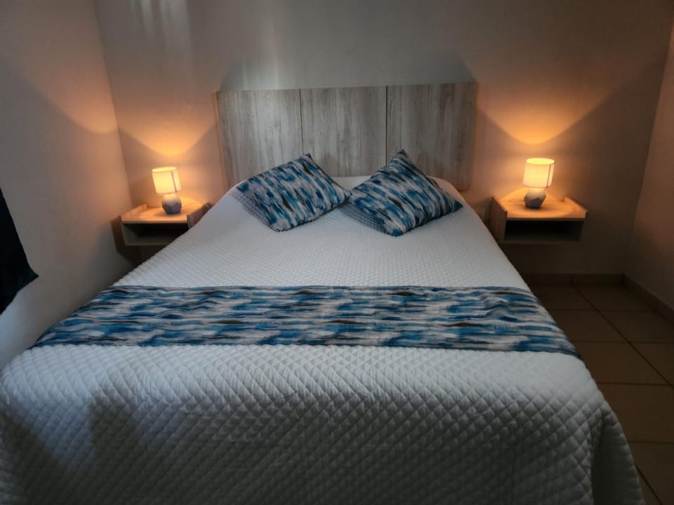 Bed, Photo of the whole room, Bedroom, internet, internet, air conditioner, air conditioner