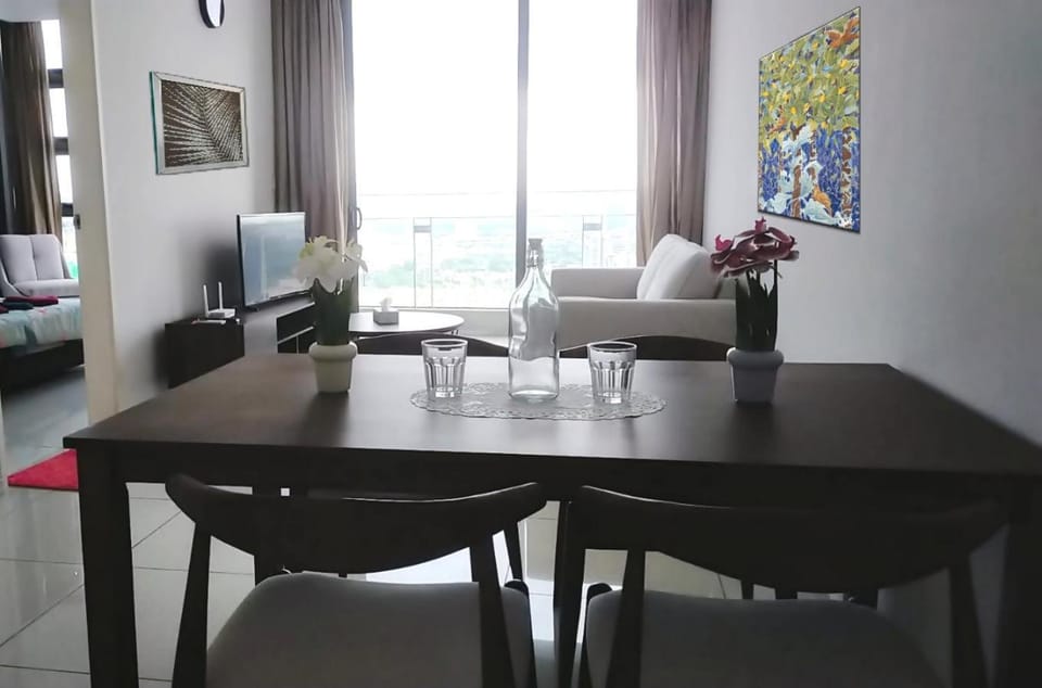 TV and multimedia, Living room, Seating area, Dining area