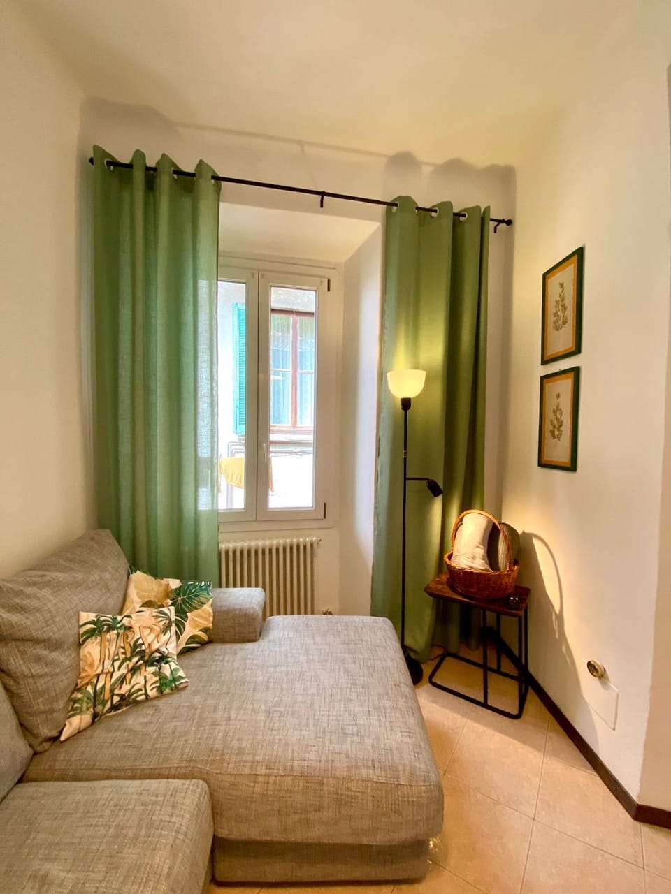 Living room, Seating area, internet