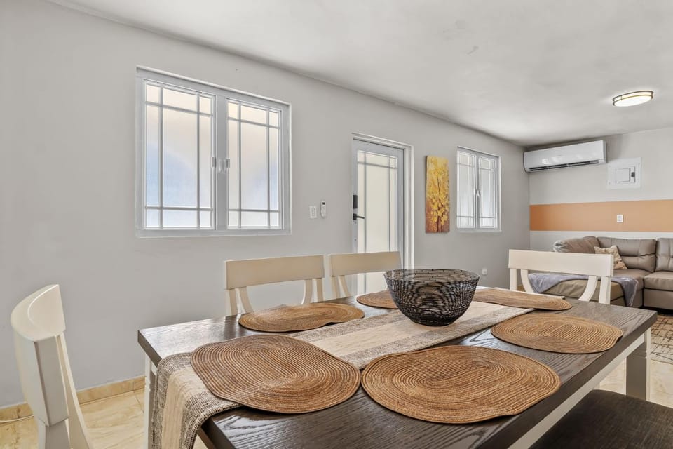 Comfortable Home for 6 Near Airport & Beaches Apartment in Carolina