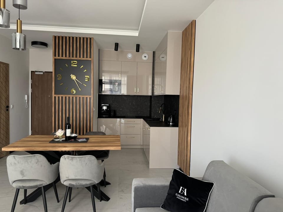Communal lounge/ TV room, Kitchen or kitchenette, Living room