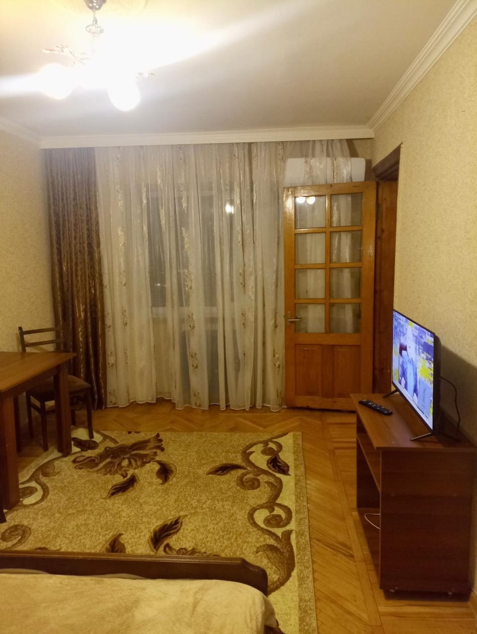 Communal lounge/ TV room, Bed, TV and multimedia, Living room, Photo of the whole room, Seating area, Evening entertainment, Bedroom
