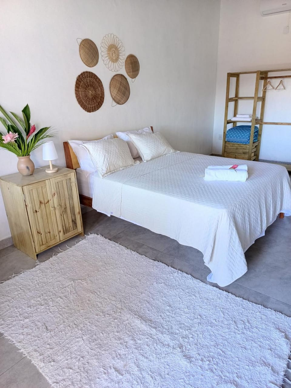 Bed, towels