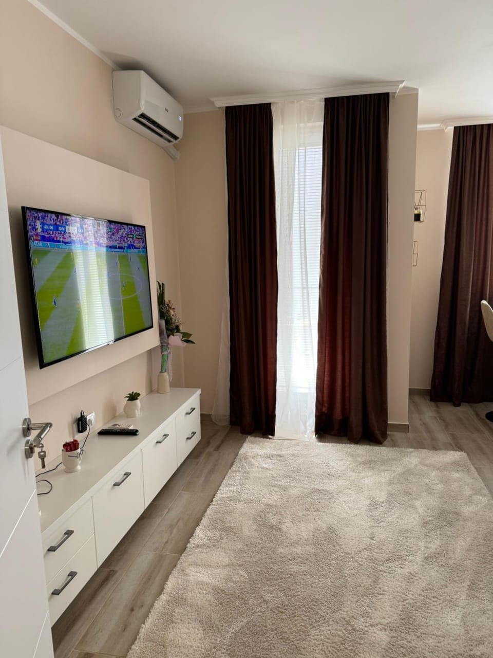 TV and multimedia, air conditioner