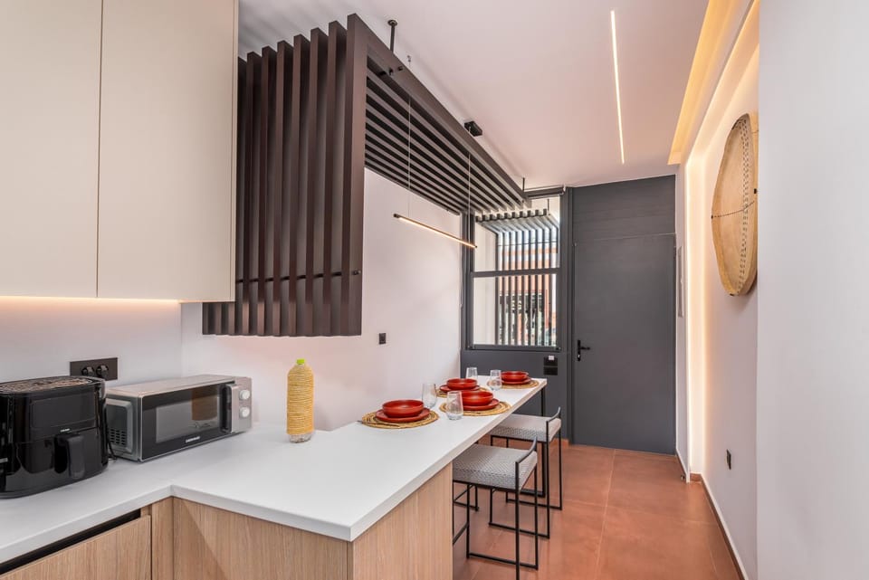 Kitchen or kitchenette, Dining area, stove