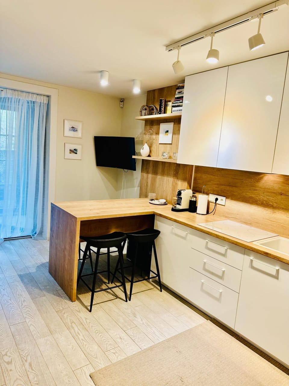 TV and multimedia, Kitchen or kitchenette, Dining area