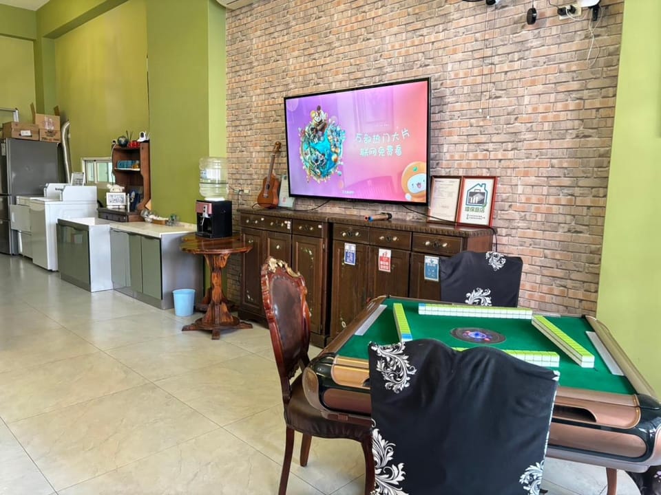Communal lounge/ TV room, TV and multimedia, Kitchen or kitchenette, Dining area, Evening entertainment, minibar, oven
