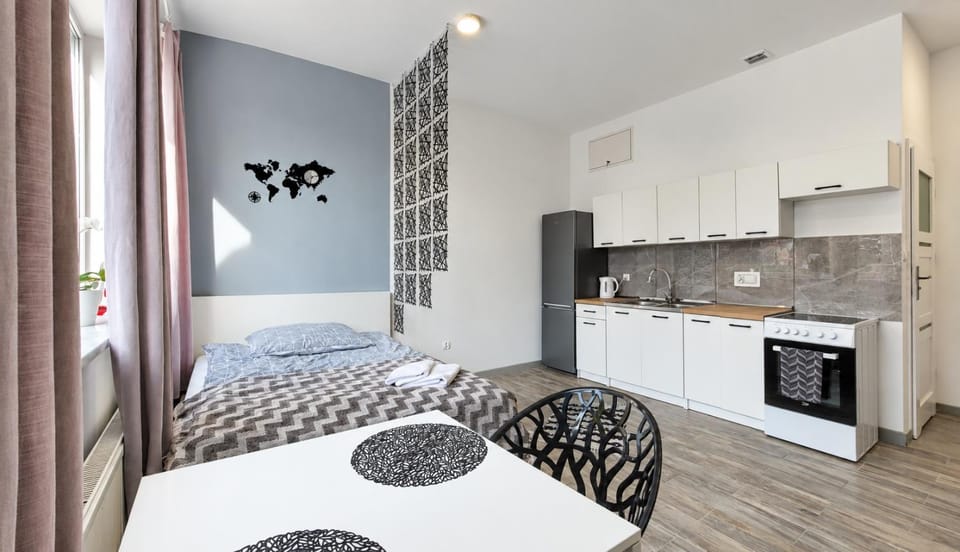Bed, Kitchen or kitchenette, Living room, Photo of the whole room, Seating area, Dining area, Bedroom, oven, stove