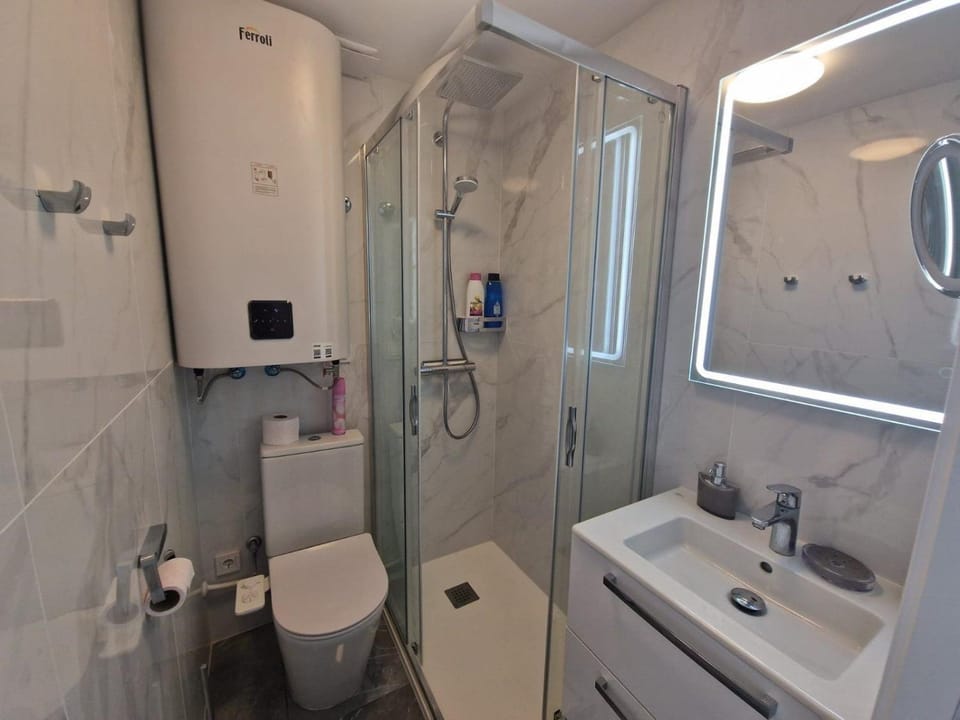 Shower, Toilet, Bathroom
