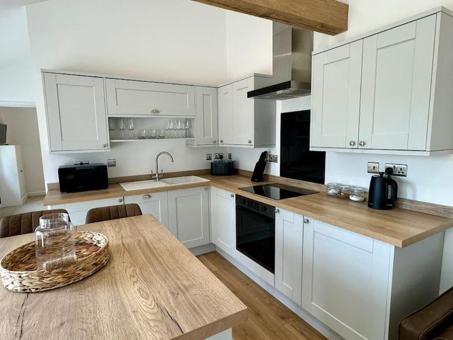 Coffee/tea facilities, Kitchen or kitchenette, dishwasher, oven, pet friendly, stove, toaster